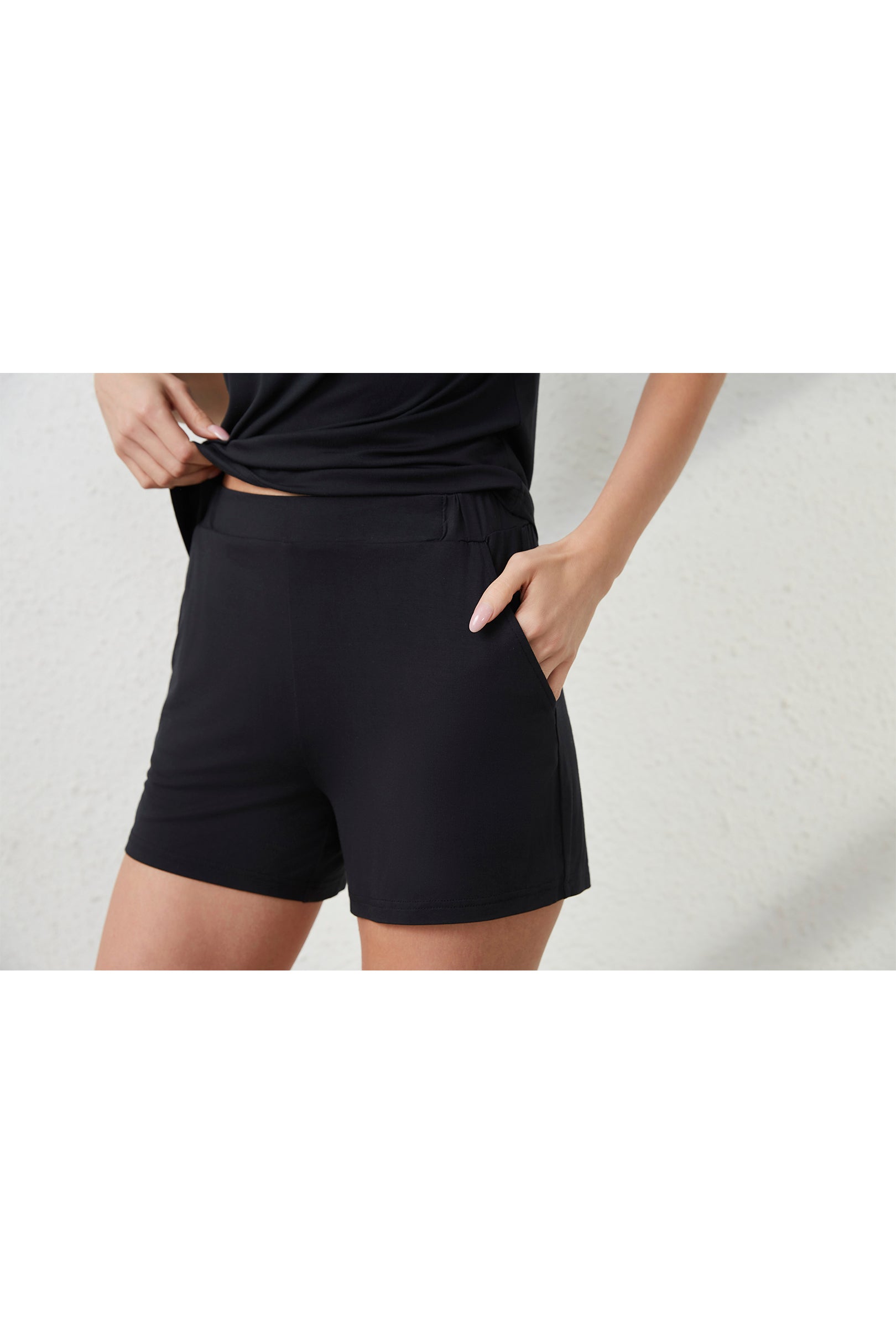 Offline Shorts (V Neck) in Noir